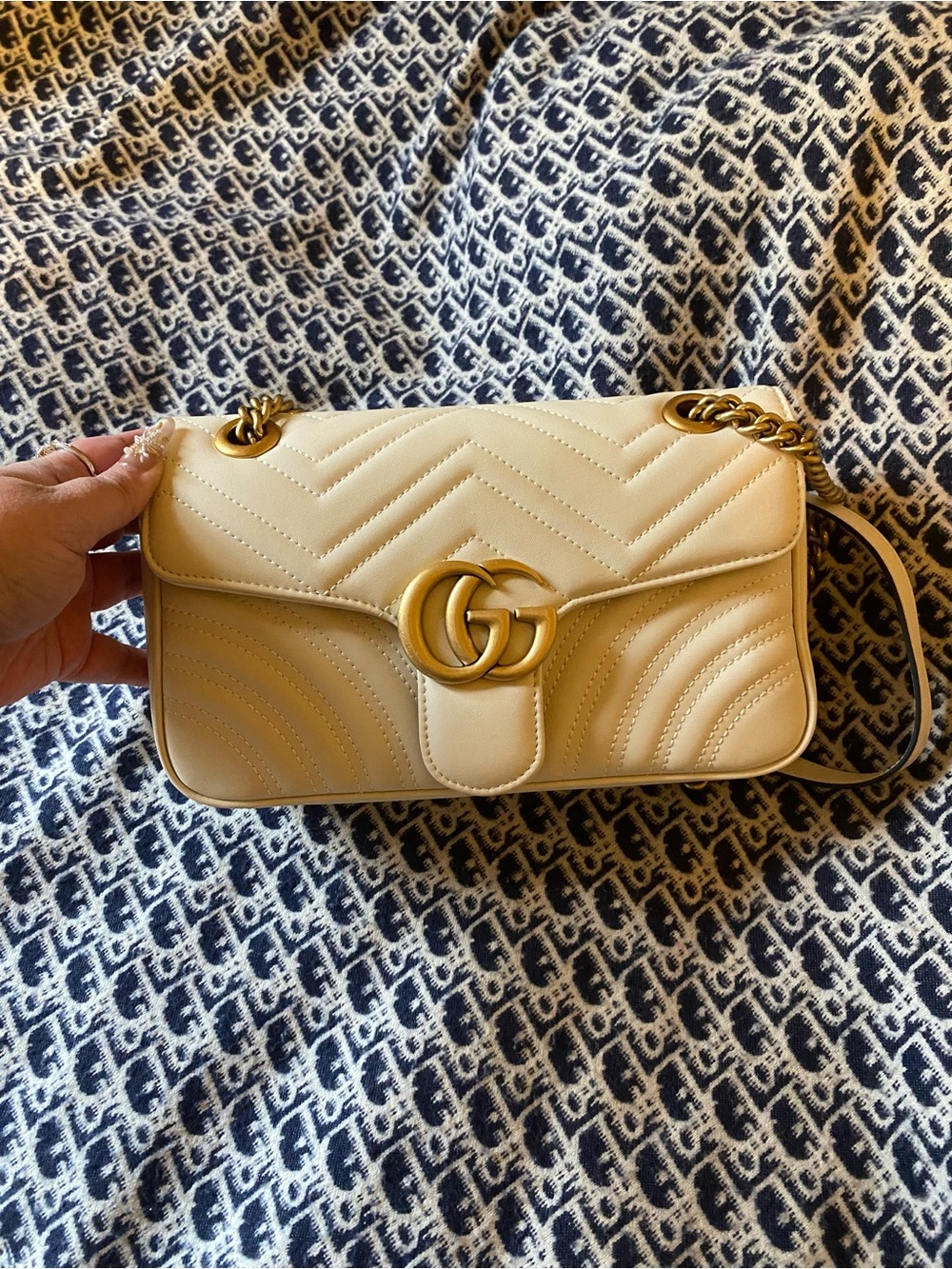 Gucci Cream Matelassé GG Marmont Shoulder Bag